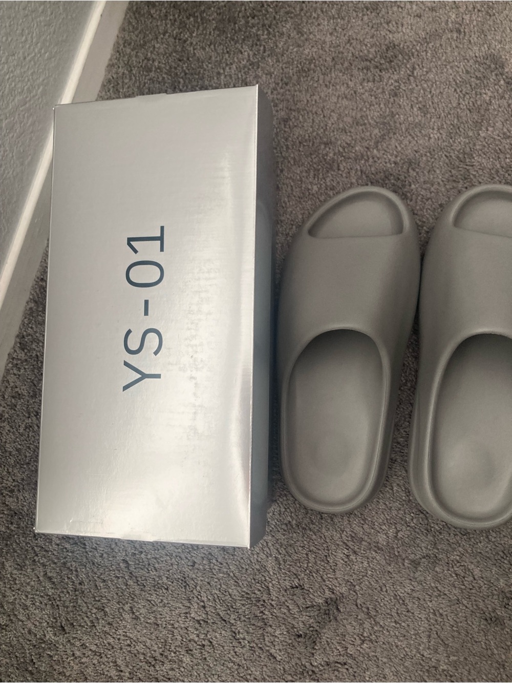 Yeezy YS-01 Slide Sandals in Gray new in BoX